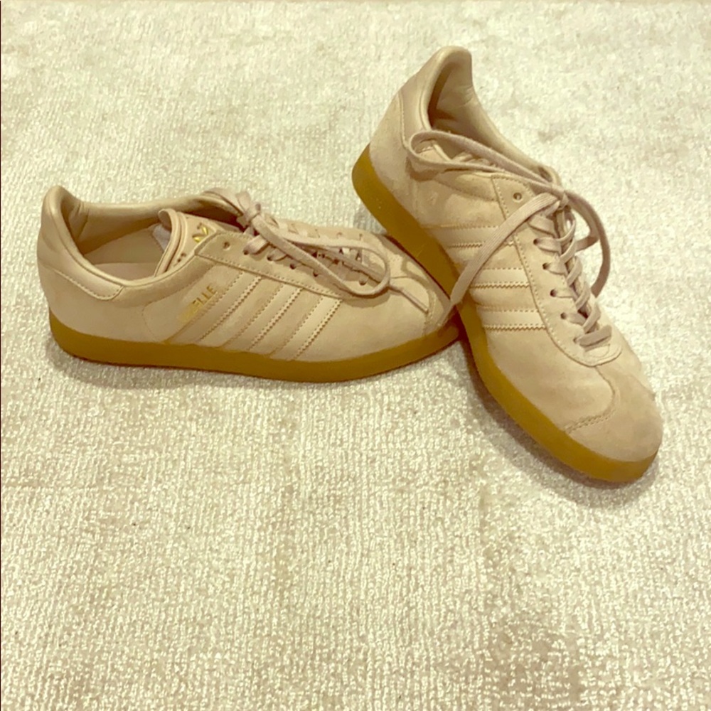Madewell Adidas Gazelle beige sneakers